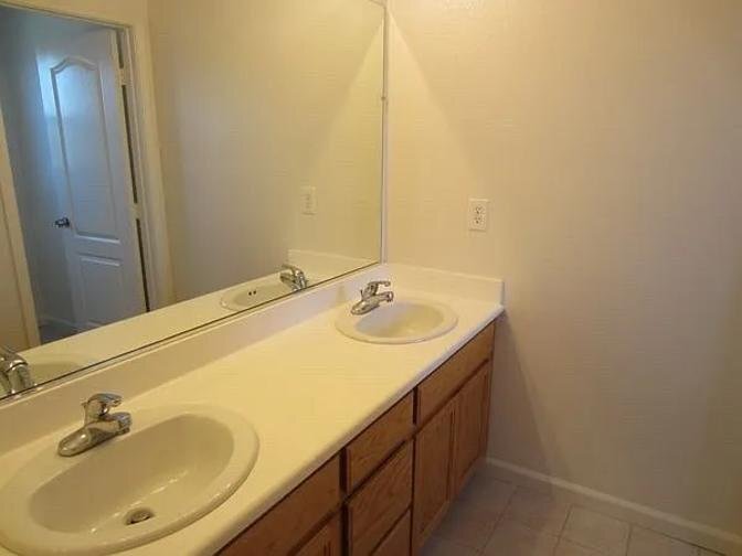 Building Photo - 2423 Mammoth Way