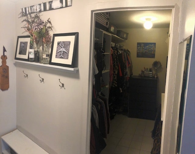 Building Photo - 4343 N Clarendon Ave