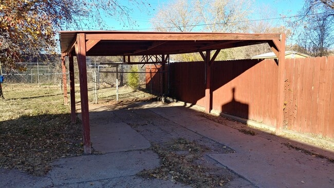 Building Photo - Delightful 3 Bedroom, 1 Bathroom Home in t...