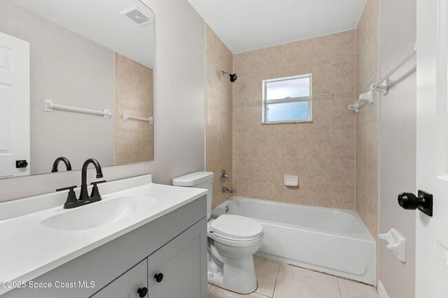 Building Photo - 158 Empress Ave