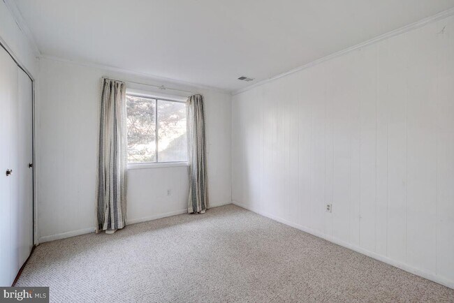 Building Photo - 13701 Arctic Ave