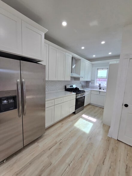 Building Photo - 1047 Eddy St