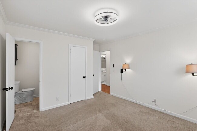 Building Photo - 138 Carriage Dr