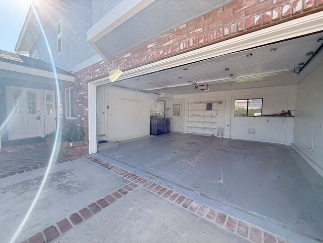 Building Photo - 4 Bed + 3 Bath +2 Car