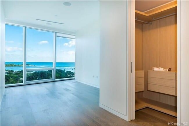 Building Photo - Waiea 11th Floor 2/2.5/2 with Ocean and Diamond Head Views