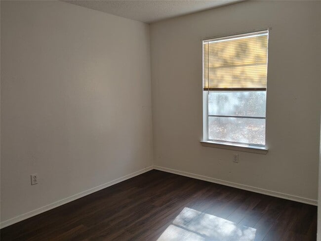 Building Photo - 4222 Bernice St