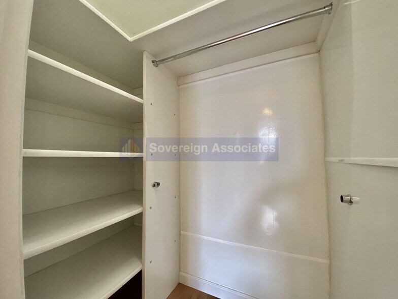 Building Photo - 320 W 106th St