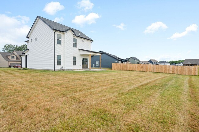 Building Photo - Pet Friendly Three Bedroom!