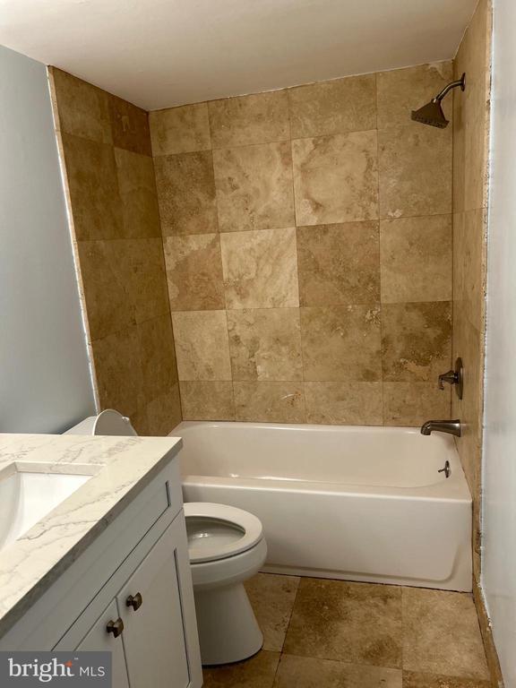 Building Photo - 5823 Royal Ridge Dr