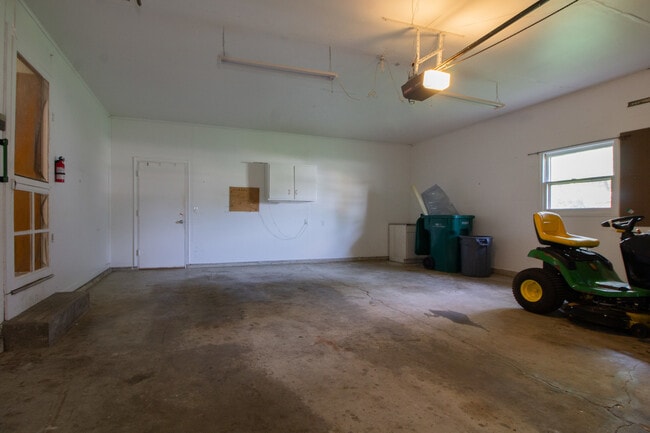 Building Photo - 1850 Connie Ct
