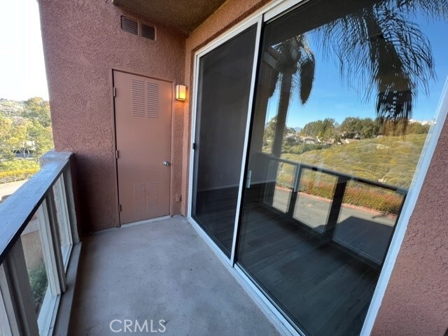 Building Photo - 30902 Club House Dr