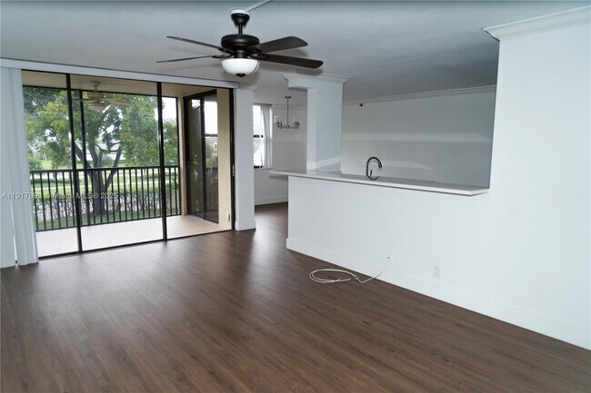 Building Photo - 105 Lake Emerald Dr