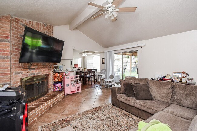 Building Photo - 12106 Pecan Meadow Dr
