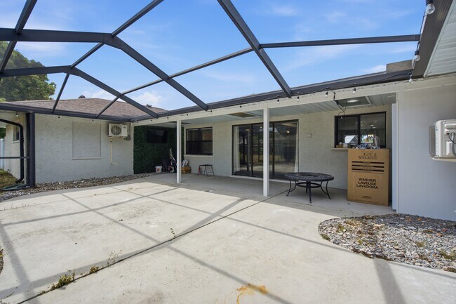 Building Photo - 1433 Ellison Ln