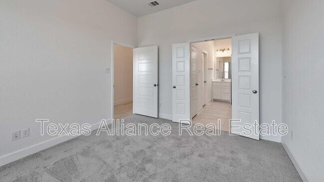 Building Photo - 2214 Rothbury Dr