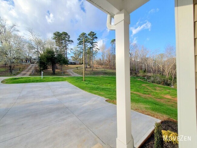 Building Photo - 277 Vanderbilt Rd