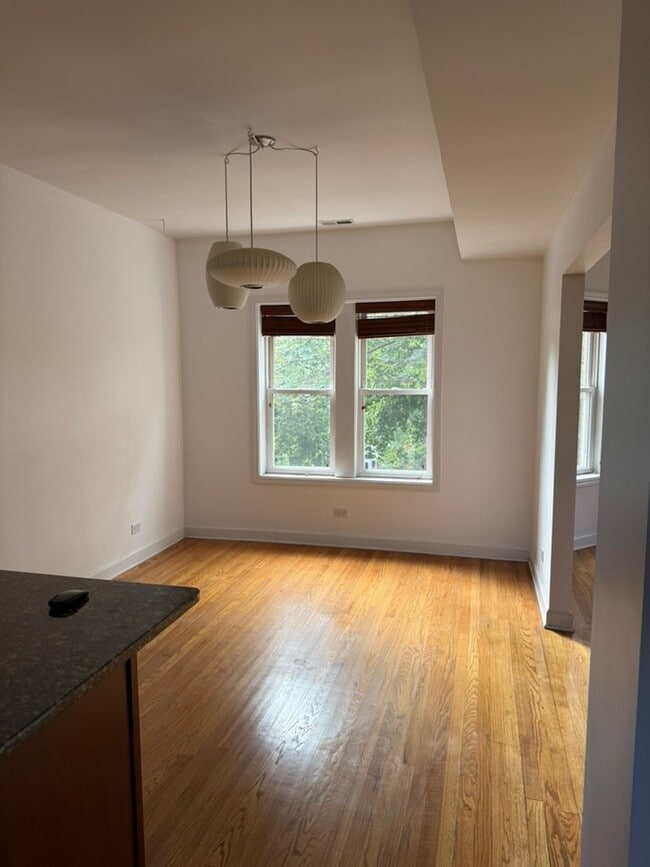 Building Photo - 4845 N Wolcott Ave