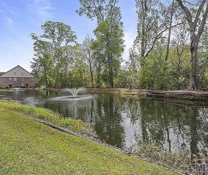 Building Photo - 900 Dean Lee Dr
