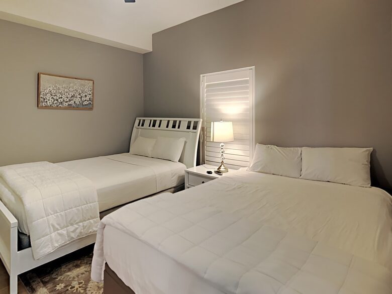 Building Photo - 10625 Front Beach Rd