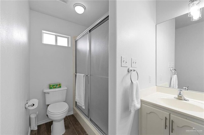 Building Photo - 708 Lake View Dr