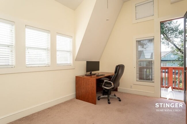 Building Photo - 408 Coquinas Ln