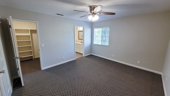 Building Photo - g13427