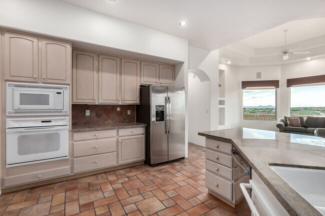 Catalina Foothills 4 bedroom 4 bath Home located in prestigious Canyon Ridge. 270-degree VIEWS! - 4667 N Rocky Crest Plz