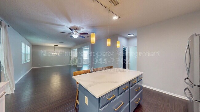 Building Photo - 1063 Collinswood Dr W