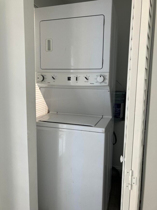 Building Photo - 949 30th St