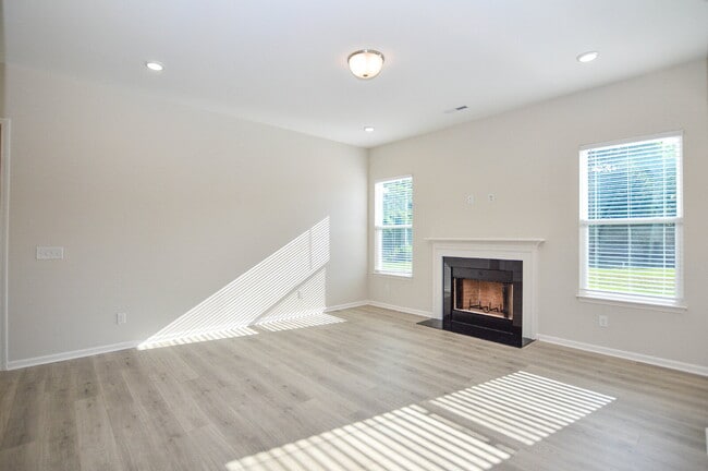 Building Photo - New Price | Brand-New 5 Bedroom Tega Cay Home with Flexible Lease Options