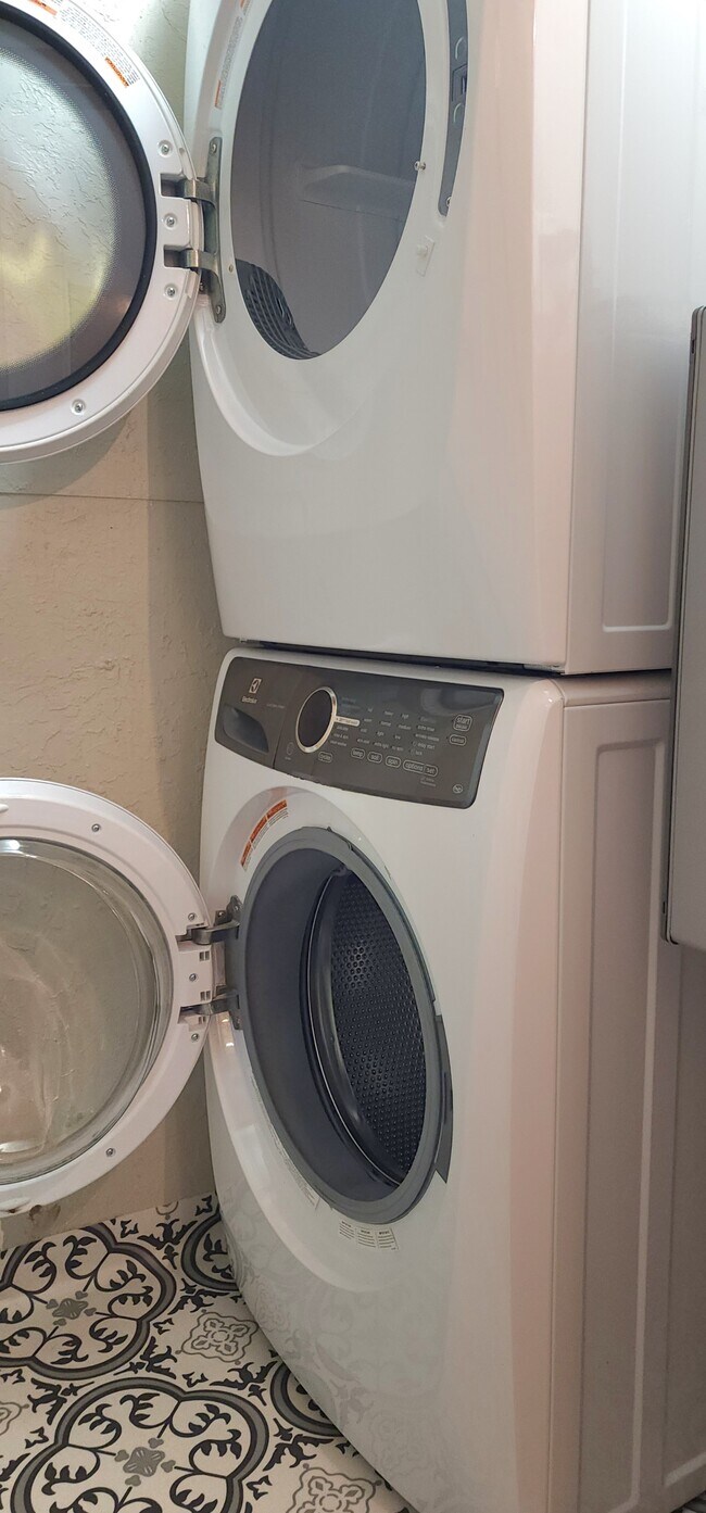 Building Photo - 42-KE642 N Bass Ct