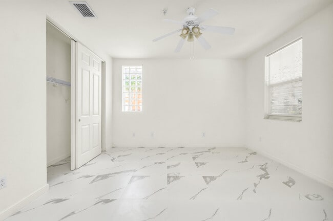 Building Photo - 810 Marina Del Ray Ln