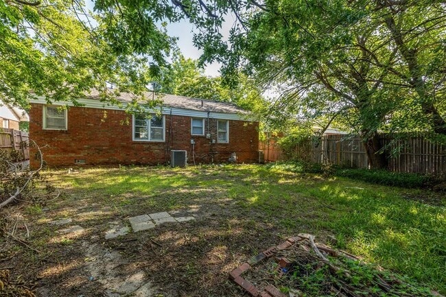 Building Photo - 306 W Mimosa Dr