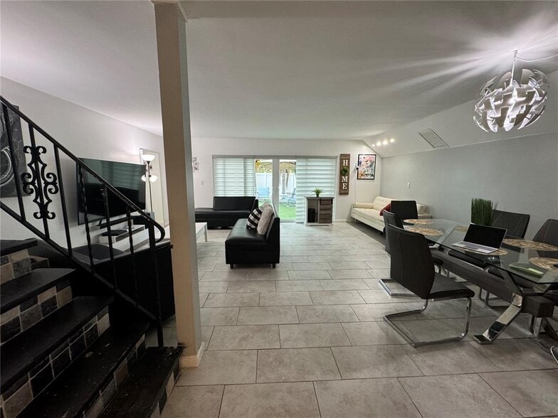 Building Photo - 4028 SW 67th Ter