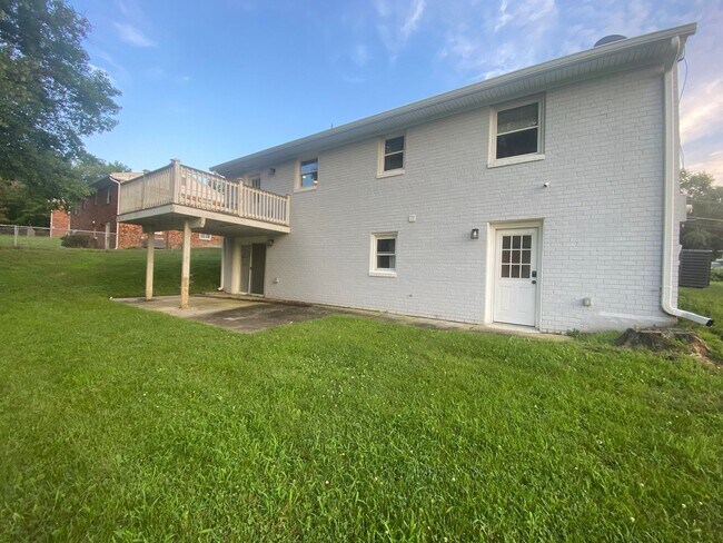 Building Photo - Stylish 5 Bedroom home in Fort Washington