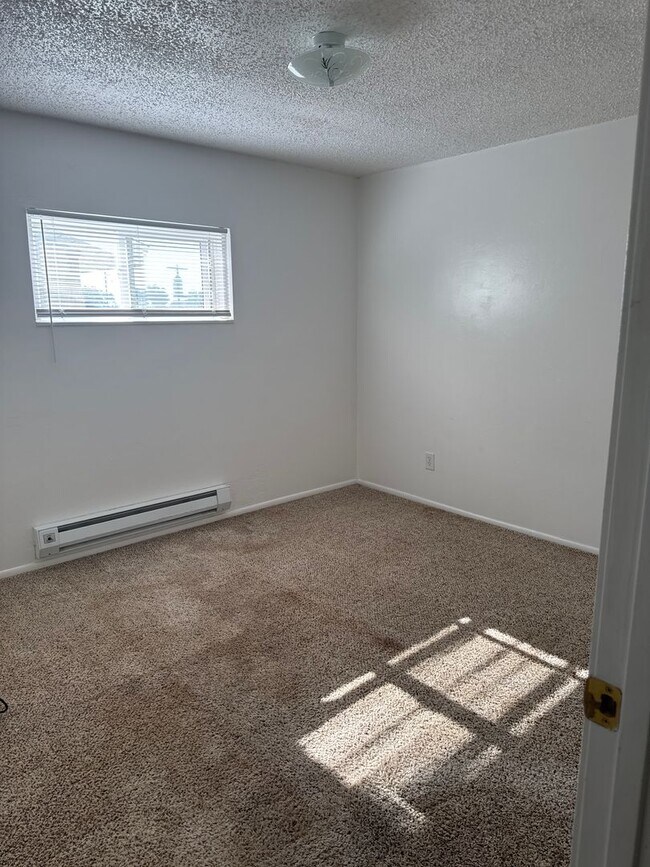 Building Photo - Quail Hollow 12