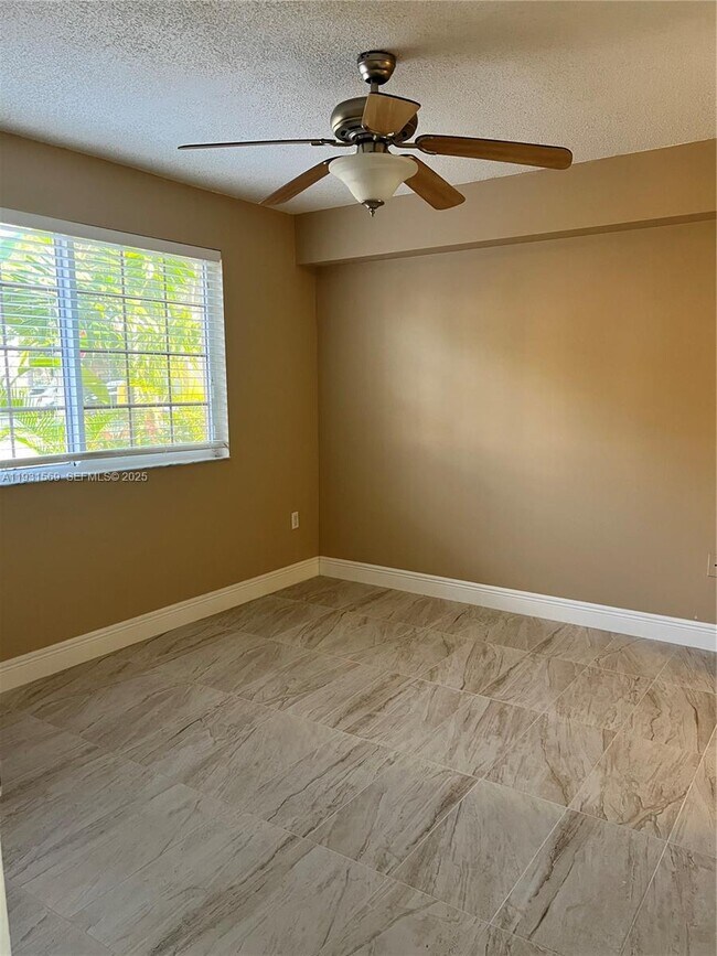 Building Photo - 2021 SE 10th Ave