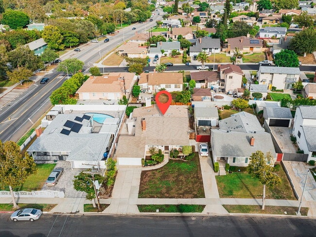 Building Photo - "Spacious 4-Bed, 3-Bath Oasis in Prime Los Angeles Location - 2080 Sq Ft of Comfort!"