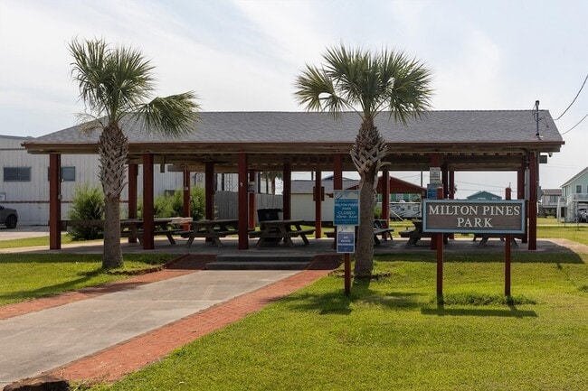 Building Photo - 4034 Reeves Dr