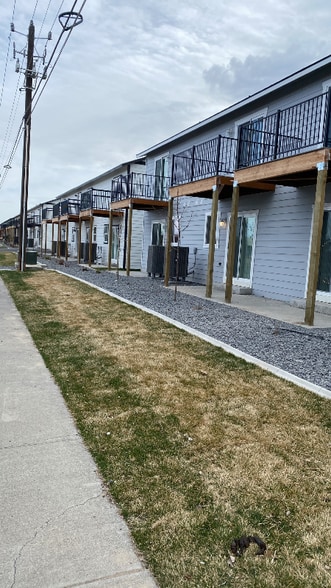 Building Photo - 2637 W Marina Dr