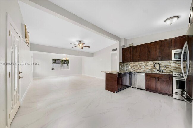 Primary Photo - 3341 SW 21st St