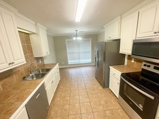 Building Photo - 3 bed 2 bath for rent in Ridgeland!