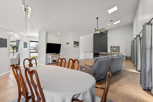 Building Photo - 1151 Ceylon Ct