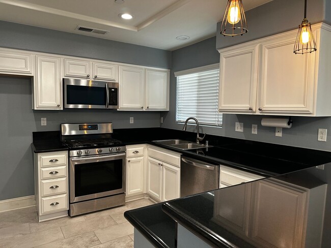 Building Photo - Redlands Townhome For Rent!