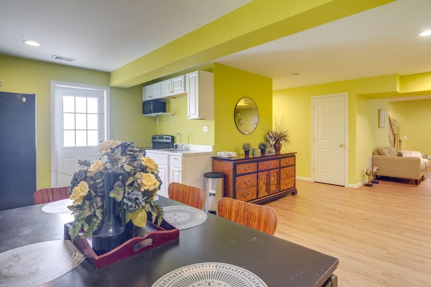 Building Photo - 8953 Birch Bay Cir