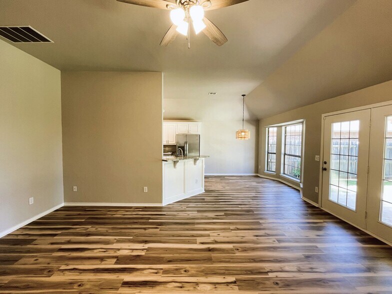 Building Photo - 1221 NW 138th St