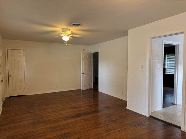 Building Photo - 4013 Newshire Dr