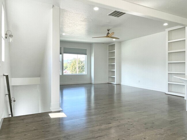 Building Photo - Gorgeous Townhome in South Jordan!