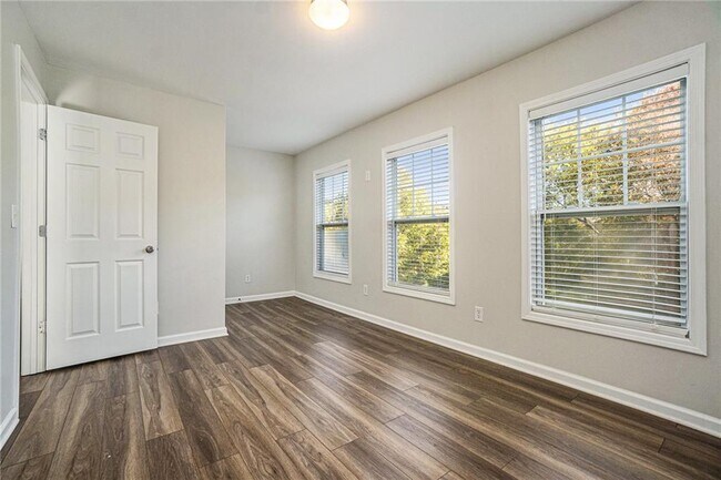 Building Photo - 3755 Uppark Dr