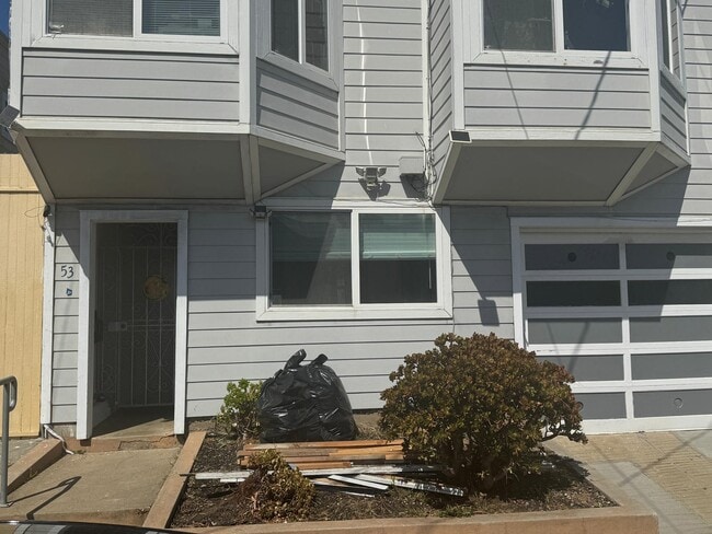 Building Photo - 53 Ledyard St
